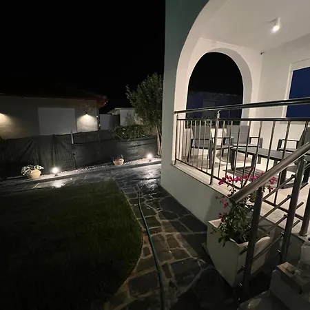 Blue Canvas Villa *